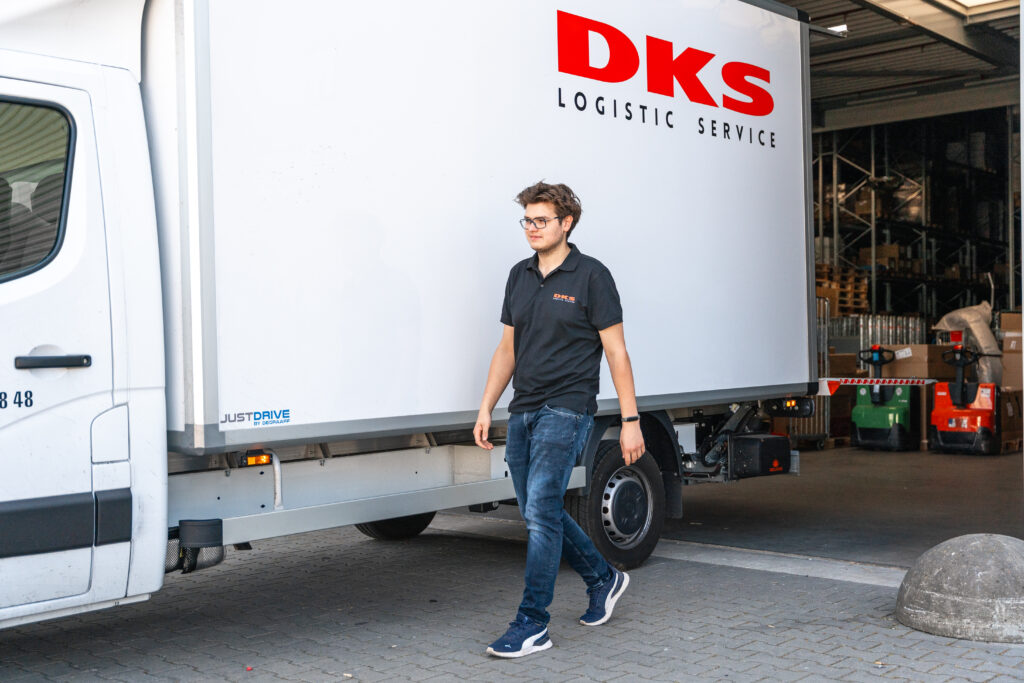 Vertrek Koerier DKS, koeriersdiensten DKS Logistic Service.